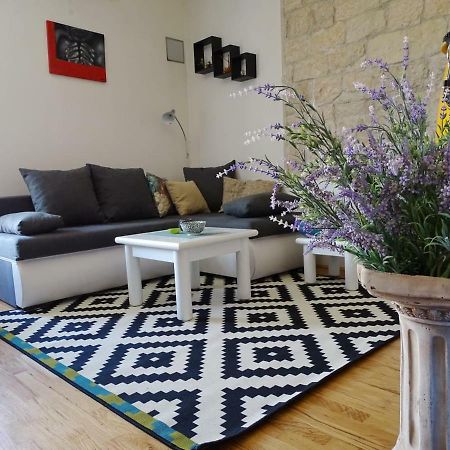 Apartment Naita Sinj Exteriér fotografie