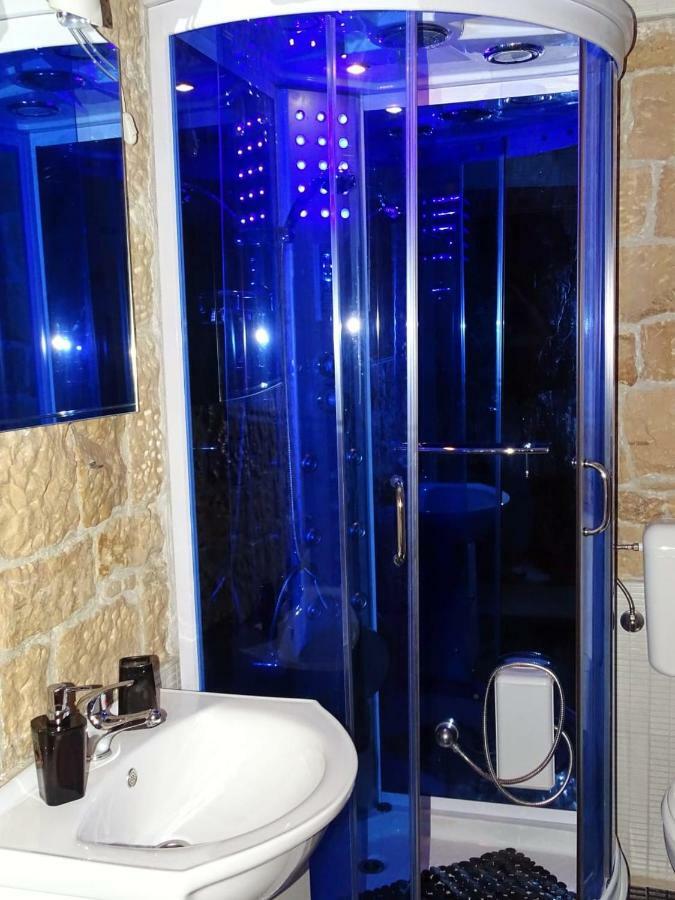 Apartment Naita Sinj Exteriér fotografie